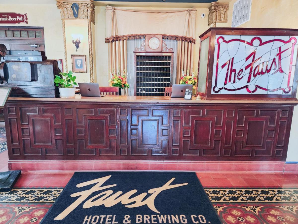 The Faust Hotel Ню Браунфелс Екстериор снимка