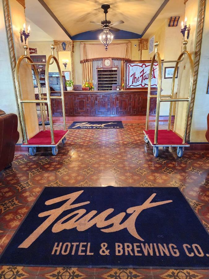 The Faust Hotel Ню Браунфелс Екстериор снимка